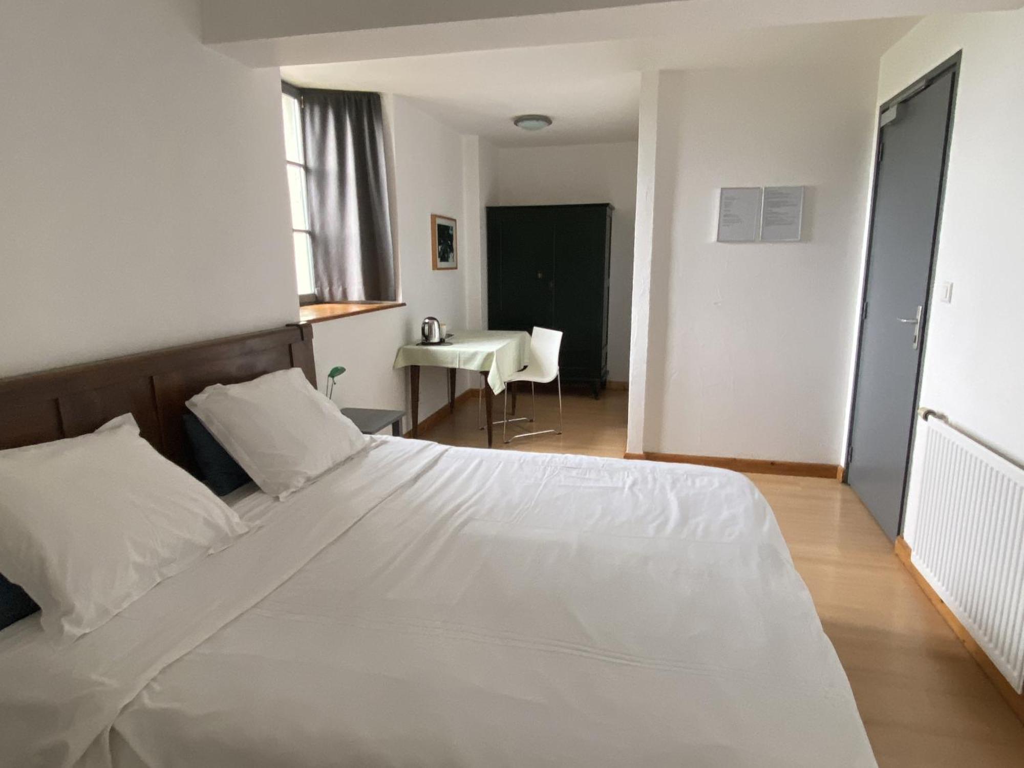 Hotel Les Deux Ponts Pierre-Perthuis Esterno foto