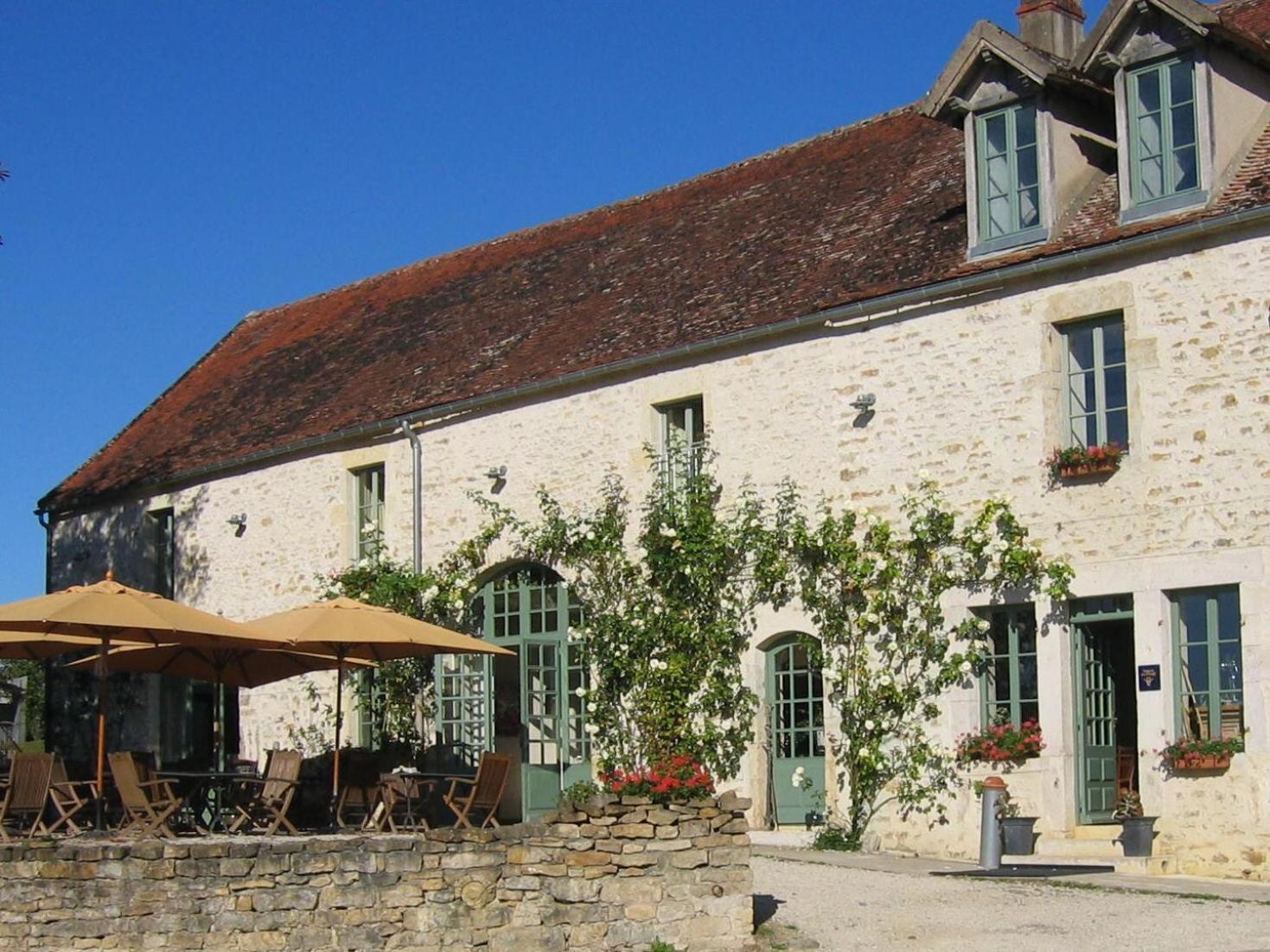 Hotel Les Deux Ponts Pierre-Perthuis Esterno foto